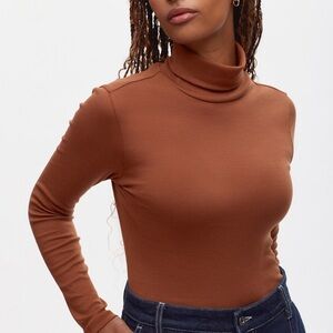 KOTN Women’s Fitted Ribbed Turtleneck